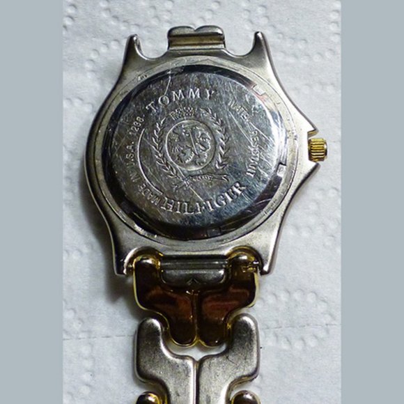 Heavy Two-Tone Tommy Hilfiger Divers Watch Water Resistant 300m - 1000 Feet - Picture 2 of 2